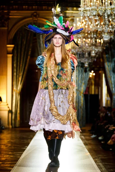 Look 32
